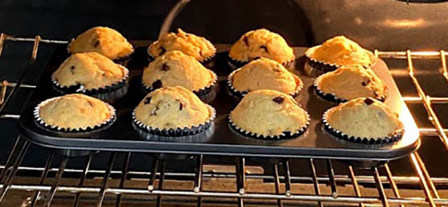 Muffins de plátano con chispas de chocolate. Receta con fruta para la  merienda