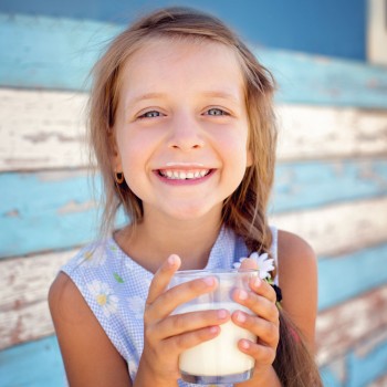 Qué cantidad de lácteos debe tomar un niño según su edad