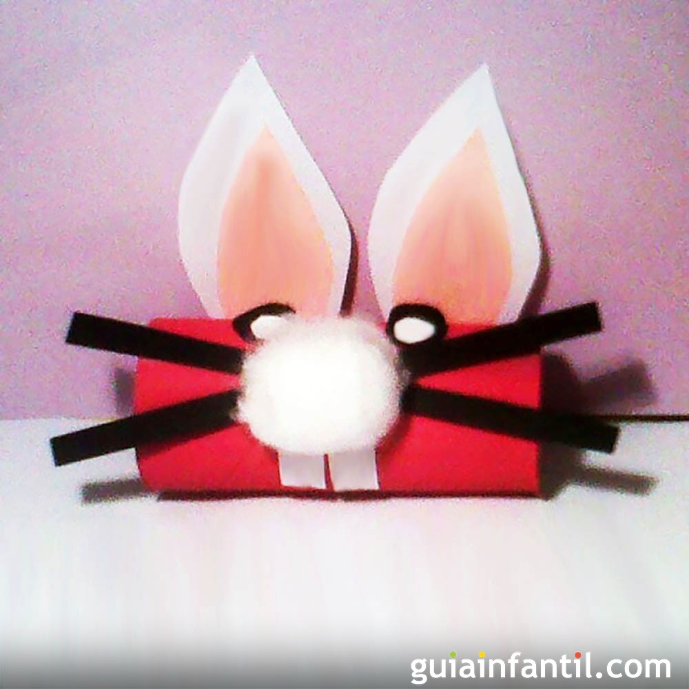 Manualidades de Pascua para niños - Conejo hecho con rollos de cartón