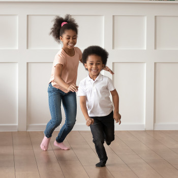 17 juegos en casa para mejorar reflejos y coordinación de los niños