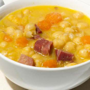 Potaje de garbanzos, zanahoria y jamón