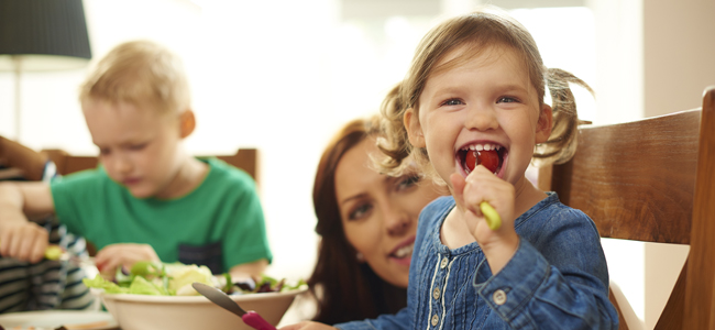 Los buenos hábitos comienzan desde pequeño: 7 razones para involucrar a los  niños en la cocina