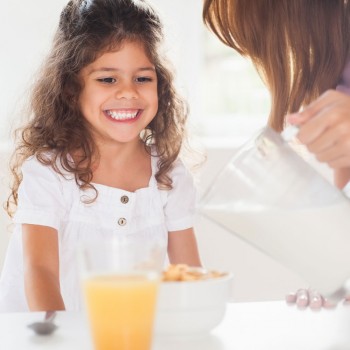 Alimentos que no deben faltar en el desayuno de los niños