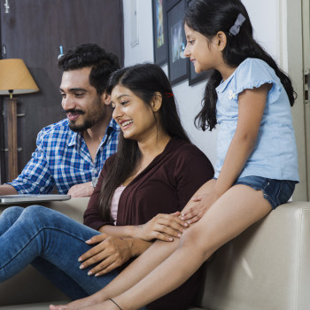 Organizar divertidos juegos a través de videollamada en casa con niños