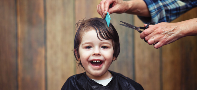 cortar el pelo y el flequillo a los niños