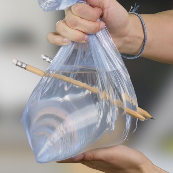 Experimento de la bolsa antifugas para niños