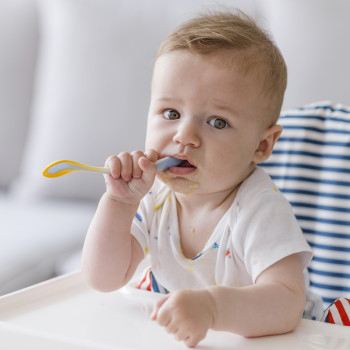 Signos de hambre y saciedad del niño según su edad en la alimentación complementaria