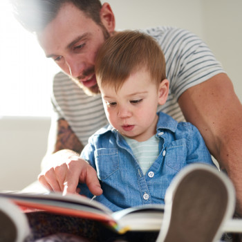 8 buenas razones para leer cuentos cortos con pictogramas con los niños