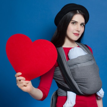 Por qué deberías portear a tu bebé también en casa