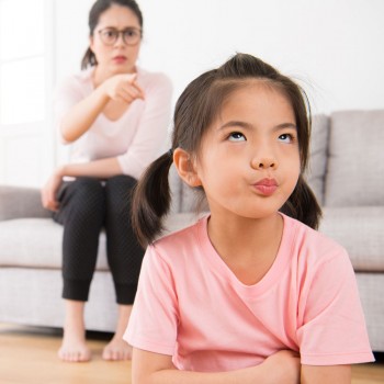 Niños poco autónomos que se niegan a hacer solos sus tareas