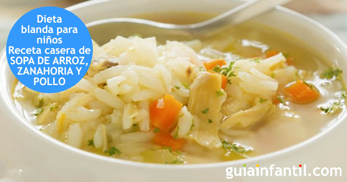 Sopa de arroz con zanahoria y pollo. Dieta blanda para niños