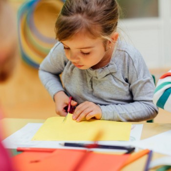 Cómo adquieren destreza manual los niños