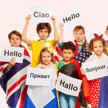 Aprender dos idiomas en la infancia mejora la memoria de los niños