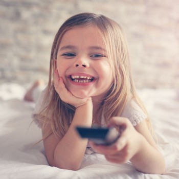 Cómo puede la televisión ayudarnos con la educación de los niños