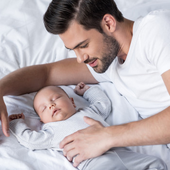 El importante papel del padre para el buen sueño del bebé