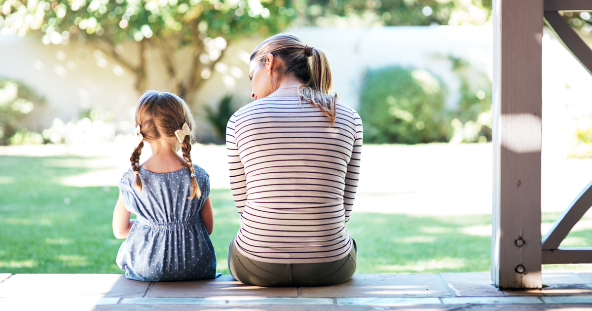Cuando te agachas para hablar con tus hijos