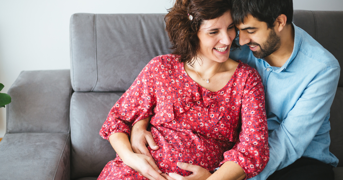 embarazada de nueve meses y el desarrollo del bebé