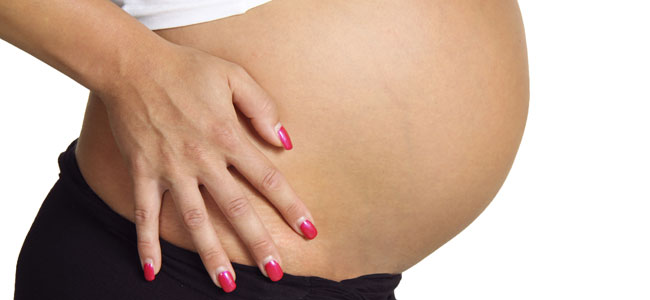 El peligro de ir con las uñas pintadas al parto