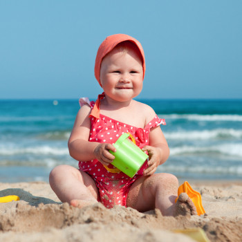 Bebés en la playa - Protección bajo el sol de verano