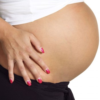 El peligro de ir con las uñas pintadas al parto