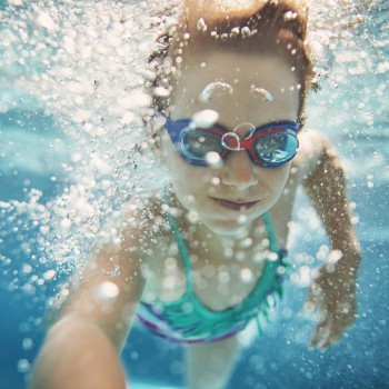 Enfermedades infecciosas que pueden transmitirse en la piscina a los niños