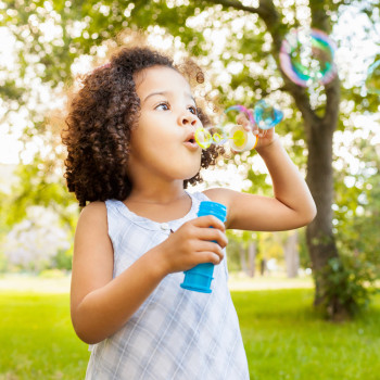 12 actividades de verano fuera de los libros para que los niños aprendan