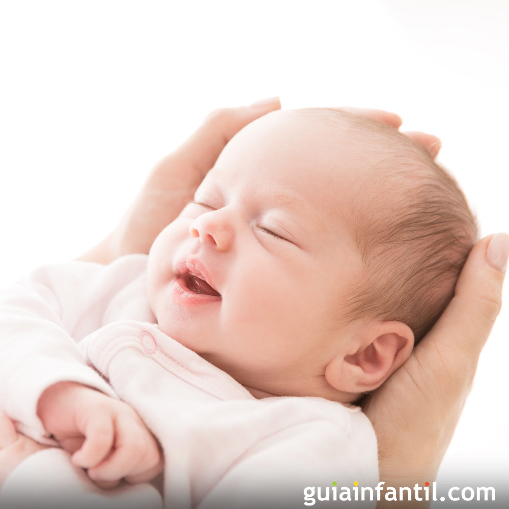 Los motivos por los que los bebés recién nacidos se ponen
