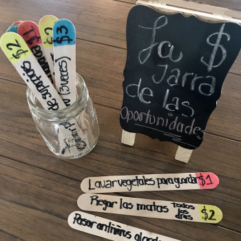 Jarra de las oportunidades para enseñar el valor del dinero a los niños