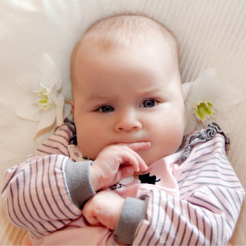 9 nombres de niños y niñas únicos inspirados en filósofos y pensadores