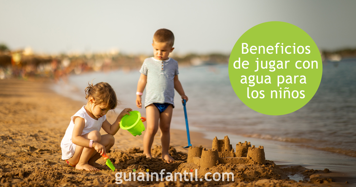 Beneficios de que los niños jueguen con agua