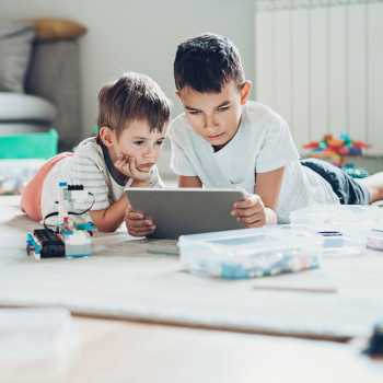 9 ideas educativas para entretener a los niños con el móvil y la tablet