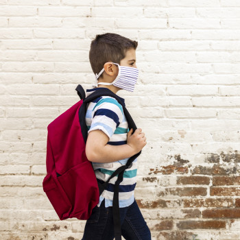 Ansiedad de una madre con la vuelta al colegio de su hija en la crisis