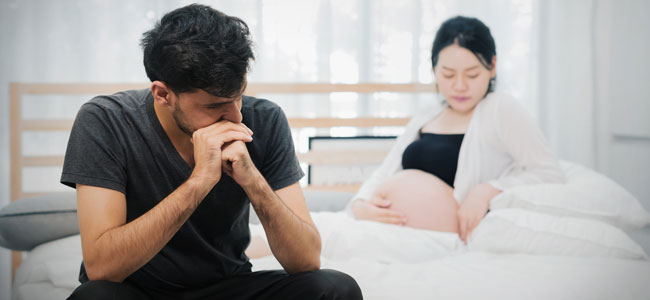 Pareja divorciada durante el embarazo