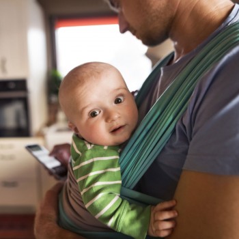 La adicción de los padres al móvil provoca un gran daño en los hijos: el vídeo que lo demuestra