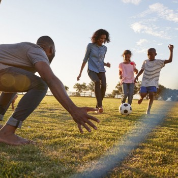 Las familias que juegan juntas son más felices