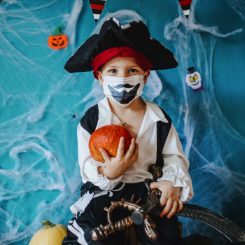 11 disfraces para niños con mascarilla incorporada para Halloween