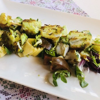 Brochetas de pescado. Recetas fáciles para enseñar a los niños a comer sano