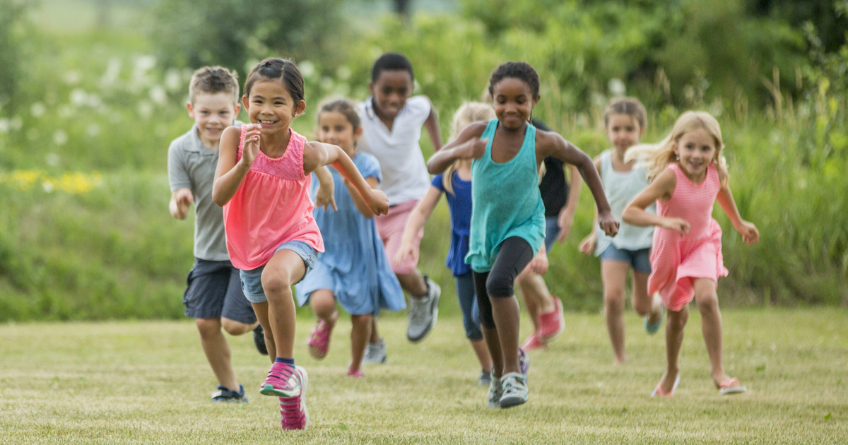 La felicidad de los niños que no critican a otros