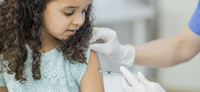 Niños vacunados para ir al colegio