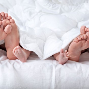 Bebés que sufren insomnio duermen con sus padres