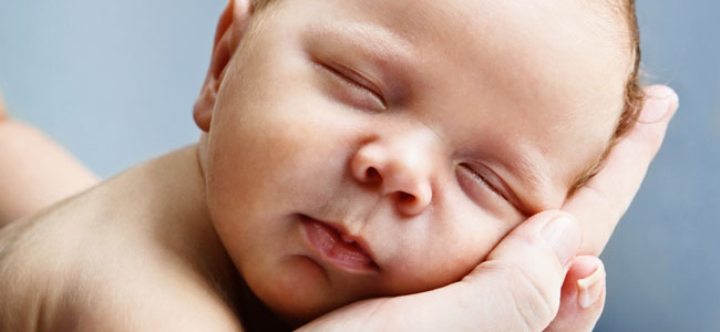 crítico Esta llorando Reproducir Mi bebé duerme mucho ¿es normal?