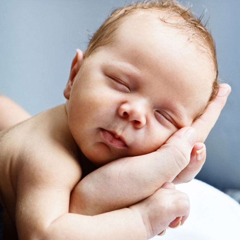 crítico Esta llorando Reproducir Mi bebé duerme mucho ¿es normal?