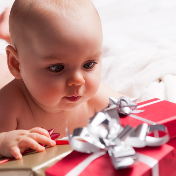 Los 7 mejores juguetes para regalar a un bebé de 0 a 12 meses
