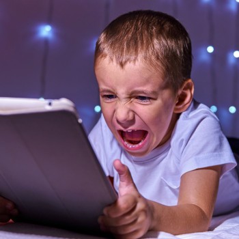 Aumenta la dependencia al móvil y tableta de los niños por la pandemia