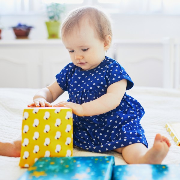 Ideas para acertar al regalar a bebés de 7 a 12 meses - Juguetes y más