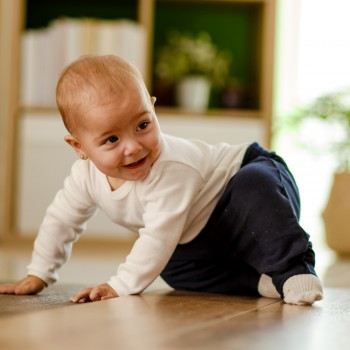 Los pequeños cambios en casa para estimular a tu bebé según crece