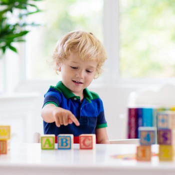 9 divertidos juegos para enseñar a deletrear a los niños en casa