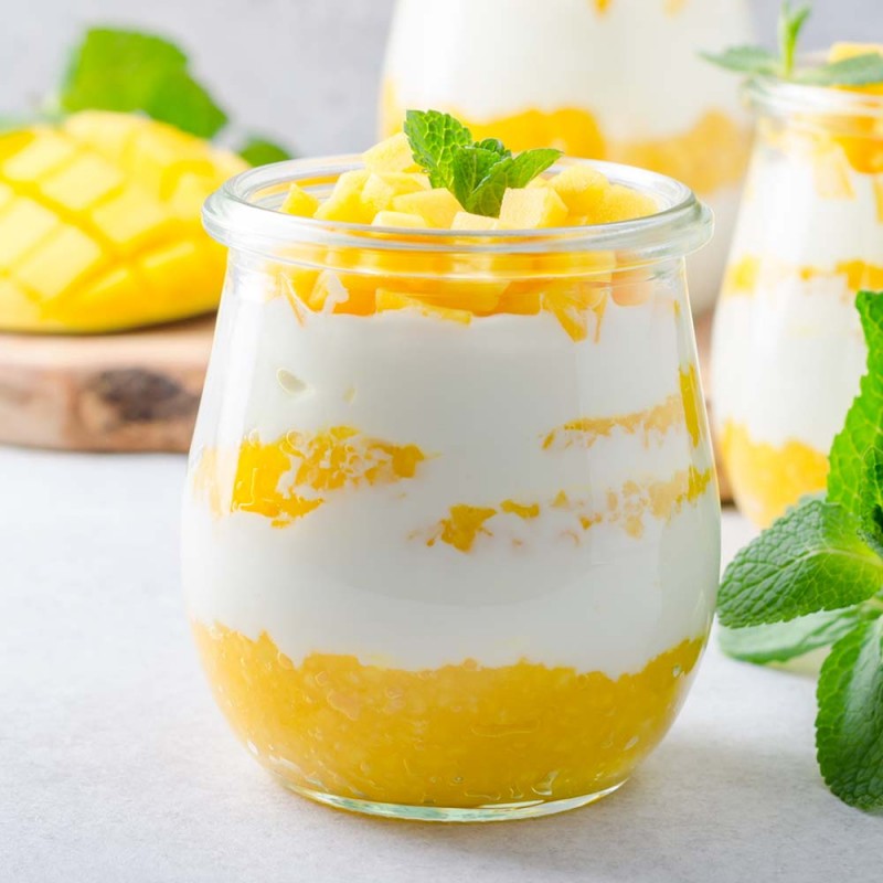 Crema de coco con licuado de mango - Receta de postre en vaso para fiestas