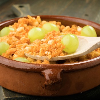 Migas con uvas. Una receta deliciosa para toda la familia