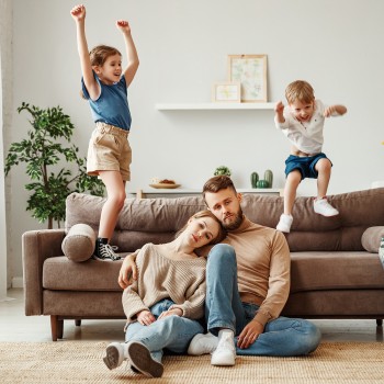 19 frases que NUNCA debes decirles a los padres cansados por no dormir